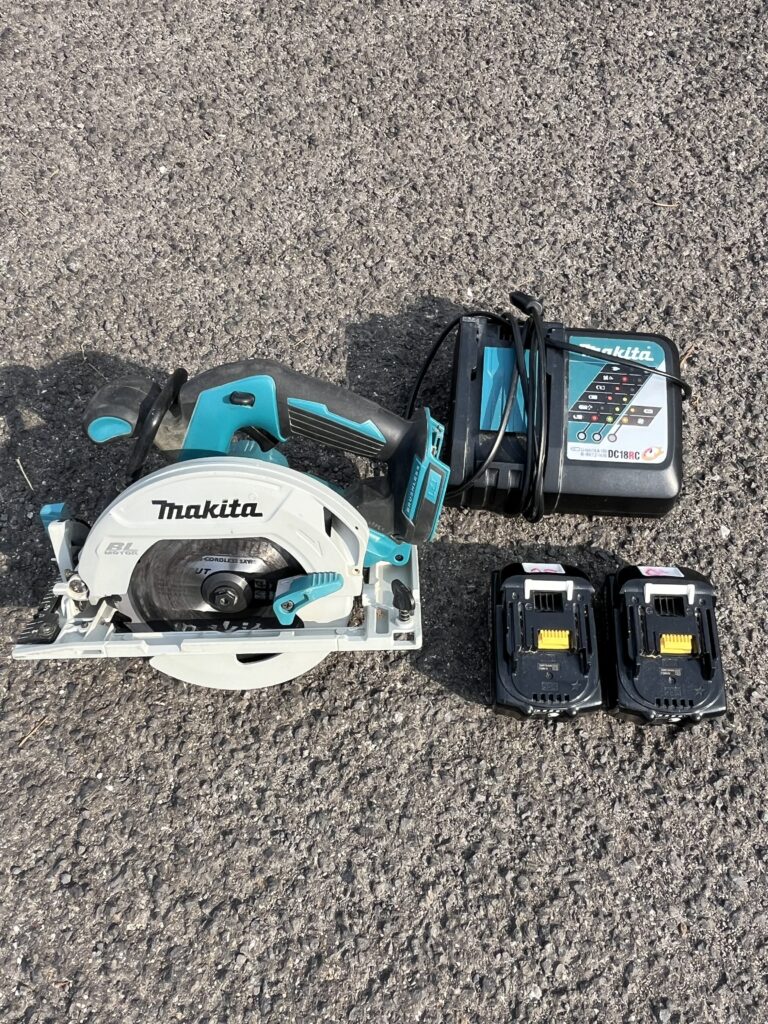 Die Makita DHS680 Handkreissäge mieten in Karlstadt – kabellos, kraftvoll und präzise.